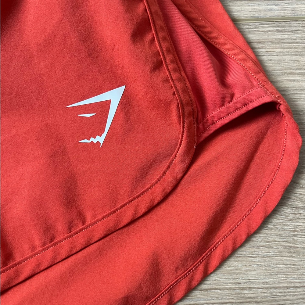 Gymshark Red TRAINING LOOSE FIT SHORTS size small - Picture 4 of 10